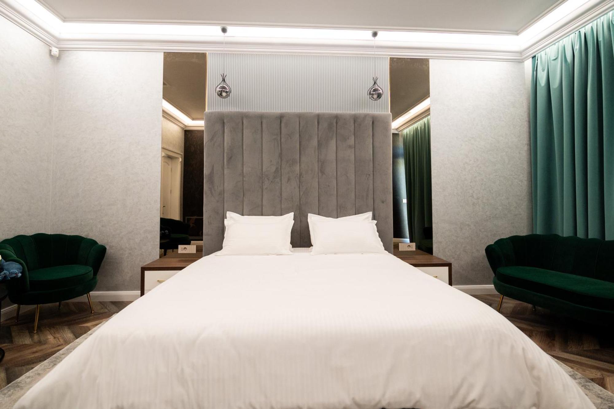 The Penthouse Hotel Vaslui Exterior photo