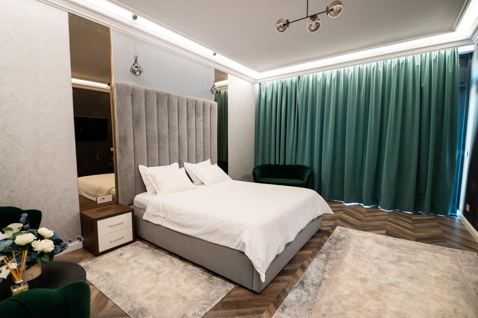The Penthouse Hotel Vaslui Exterior photo