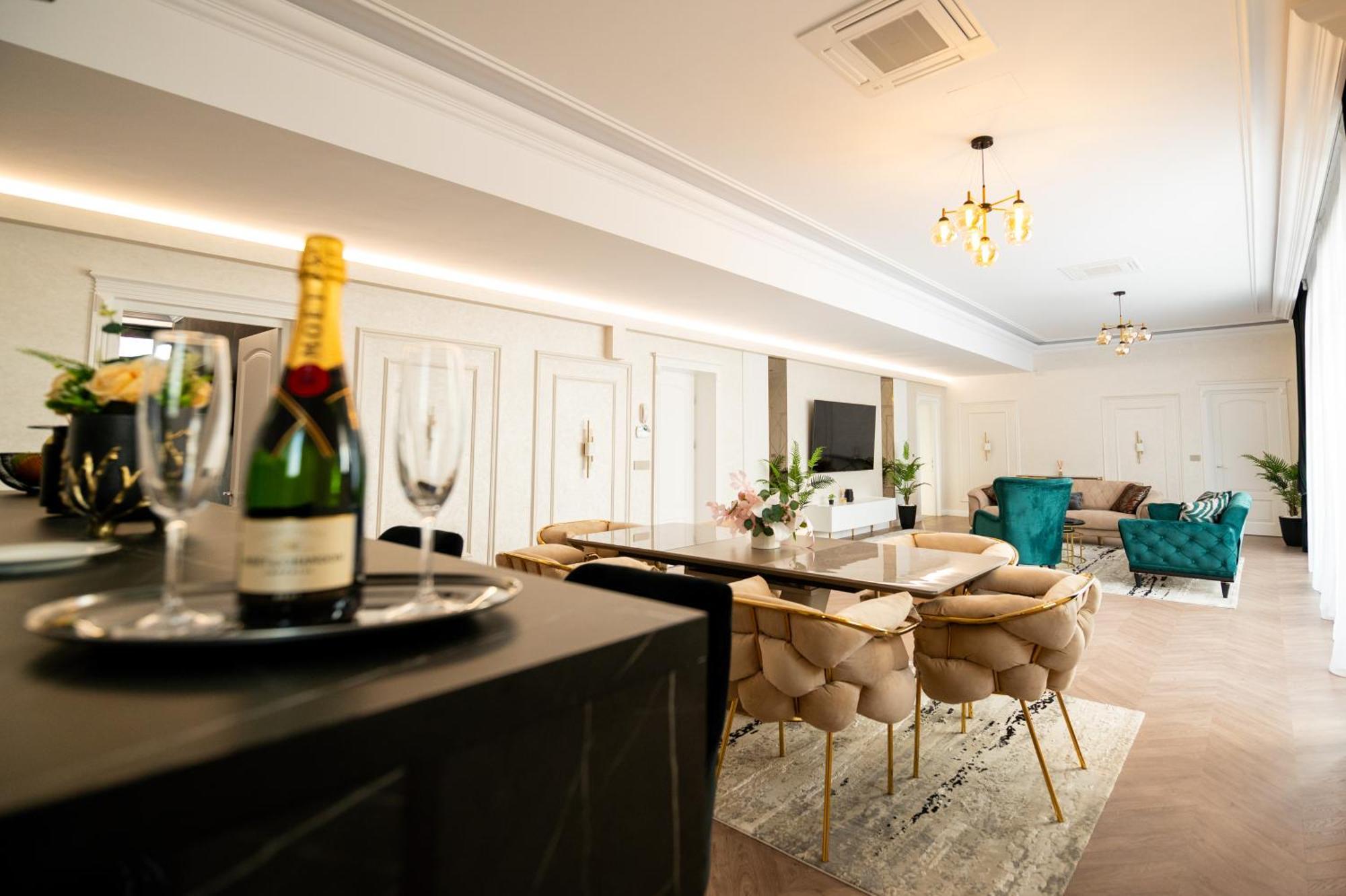 The Penthouse Hotel Vaslui Exterior photo